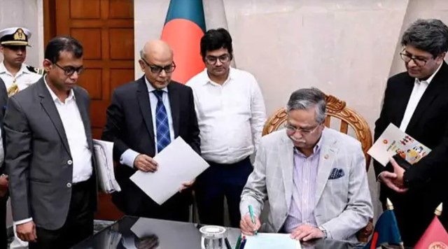বাজেটের প্রস্তাবিত অর্থবিলে স্বাক্ষর করলেন রাষ্ট্রপতি বাজেটের প্রস্তাবিত অর্থবিলে স্বাক্ষর করলেন রাষ্ট্রপতি