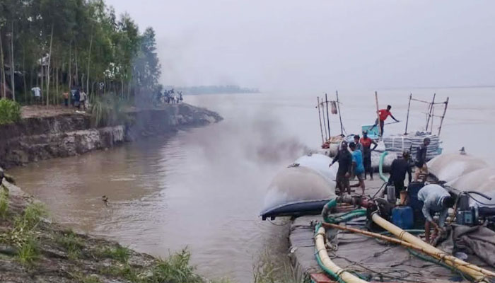 যমুনার পানি বাড়ায় সিরাজগঞ্জে ভাঙন, জরুরি কাজ করছে পাউবো যমুনার পানি বাড়ায় সিরাজগঞ্জে ভাঙন, জরুরি কাজ করছে পাউবো