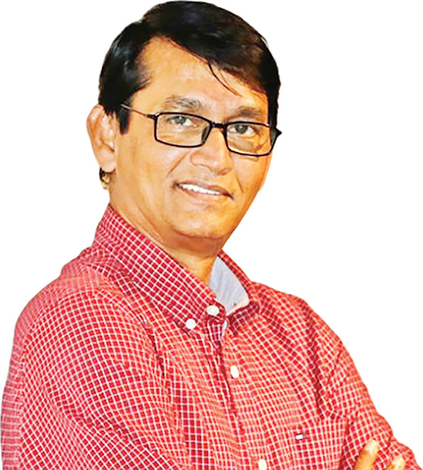 আব্বা স্বপ্ন দেখতেন, আমি বড় ফুটবলার হব : আজিজুল হাকিম আব্বা স্বপ্ন দেখতেন, আমি বড় ফুটবলার হব : আজিজুল হাকিম