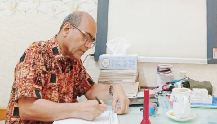 দুর্গাপুরে মানবতার সেবায় এক উজ্জ্বল নক্ষত্র ডা. দিবালোক সিংহ দুর্গাপুরে মানবতার সেবায় এক উজ্জ্বল নক্ষত্র ডা. দিবালোক সিংহ