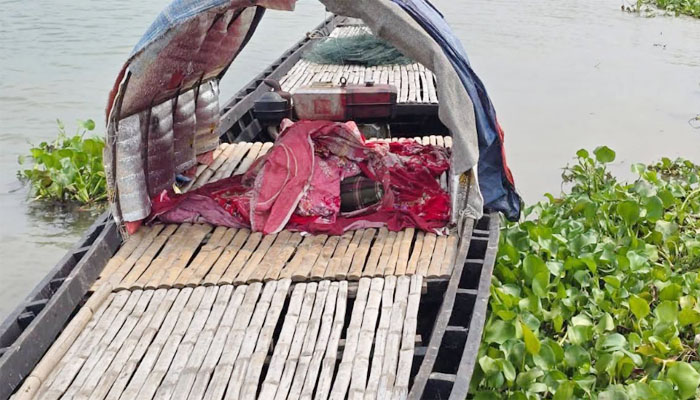 ঈশ্বরদীতে নৌকার ওপর মিলল গুলিবিদ্ধ ব্যক্তির মরদেহ ঈশ্বরদীতে নৌকার ওপর মিলল গুলিবিদ্ধ ব্যক্তির মরদেহ