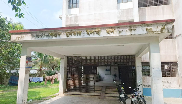 অসম্পূর্ণ রিডিং রুম প্রকল্প, প্রশ্ন তুলছেন বেরোবি শিক্ষার্থীরা অসম্পূর্ণ রিডিং রুম প্রকল্প, প্রশ্ন তুলছেন বেরোবি শিক্ষার্থীরা