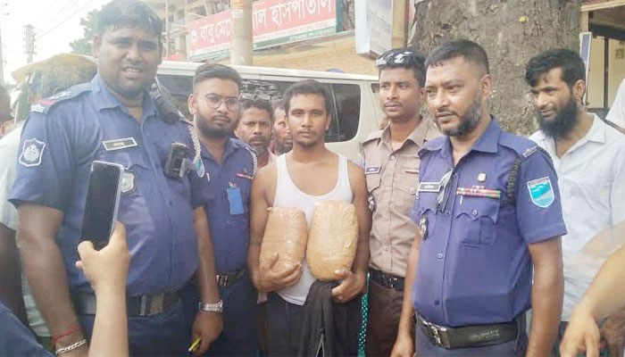 মধুখালীতে দুই কেজি গাঁজাসহ মাদক ব্যবসায়ী আটক মধুখালীতে দুই কেজি গাঁজাসহ মাদক ব্যবসায়ী আটক
