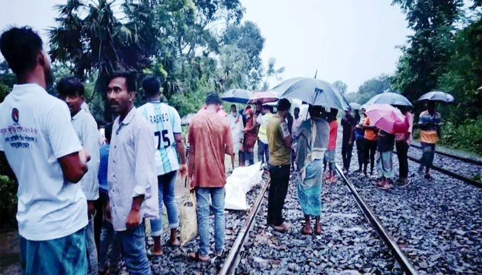 দামুড়হুদায় ট্রেনে কাটা পড়ে নিহত ২, হাসপাতালে আহত ১ দামুড়হুদায় ট্রেনে কাটা পড়ে নিহত ২, হাসপাতালে আহত ১