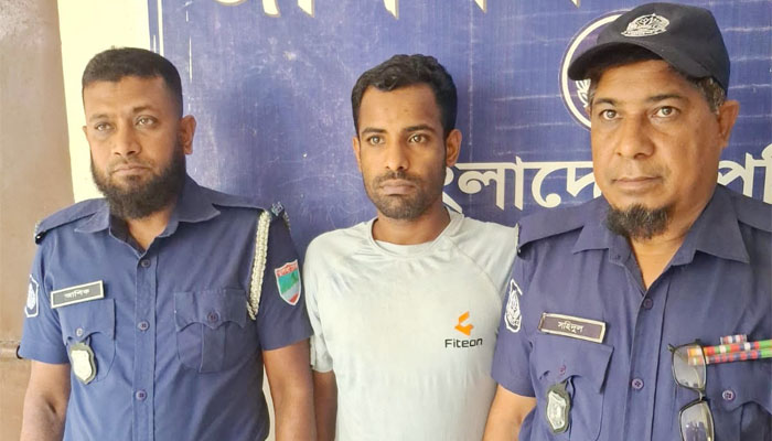 জীবননগরে অর্ধ ডজন মামলার আসামিসহ গ্রেপ্তার ৩ জীবননগরে অর্ধ ডজন মামলার আসামিসহ গ্রেপ্তার ৩