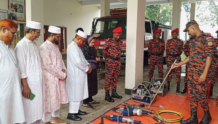 বদরগঞ্জ ফায়ার সার্ভিস স্টেশন পরিদর্শন করলেন এমপি এটিএম আজহার বদরগঞ্জ ফায়ার সার্ভিস স্টেশন পরিদর্শন করলেন এমপি এটিএম আজহার