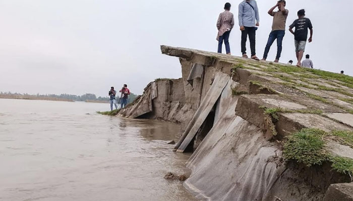 প্রথম বন্যাতেই ক্ষতিগ্রস্ত পাইলিং, তিস্তার ভাঙনে ঝুঁকিতে সেতু ও সড়ক প্রথম বন্যাতেই ক্ষতিগ্রস্ত পাইলিং, তিস্তার ভাঙনে ঝুঁকিতে সেতু ও সড়ক