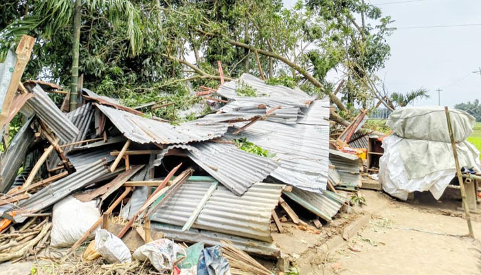 নেত্রকোণার দুর্গাপুরে ঘূর্ণিঝড়ের তাণ্ডব, বিধ্বস্ত ১০টি বসতঘর নেত্রকোণার দুর্গাপুরে ঘূর্ণিঝড়ের তাণ্ডব, বিধ্বস্ত ১০টি বসতঘর
