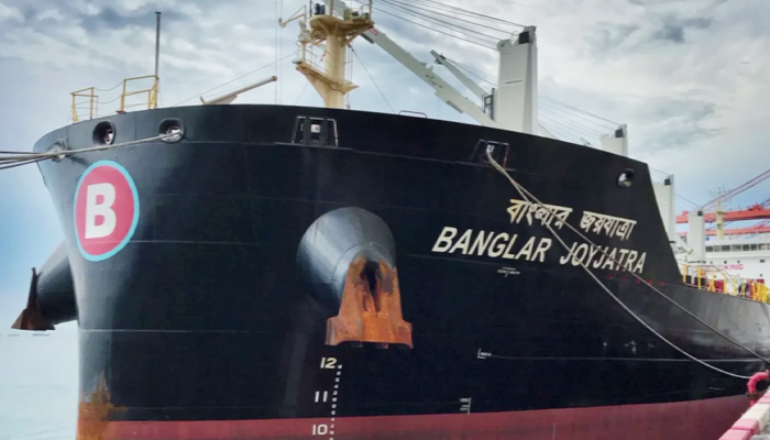 সাড়ে তিন মাস পর হরমুজ প্রণালি পার হলো ‘বাংলার জয়যাত্রা’ সাড়ে তিন মাস পর হরমুজ প্রণালি পার হলো ‘বাংলার জয়যাত্রা’