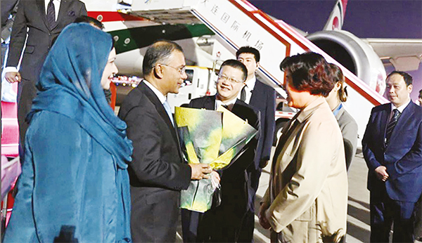 মালয়েশিয়া সফর শেষে চীনের দালিয়ান আন্তর্জাতিক বিমানবন্দরে তারেক রহমান মালয়েশিয়া সফর শেষে চীনের দালিয়ান আন্তর্জাতিক বিমানবন্দরে তারেক রহমান