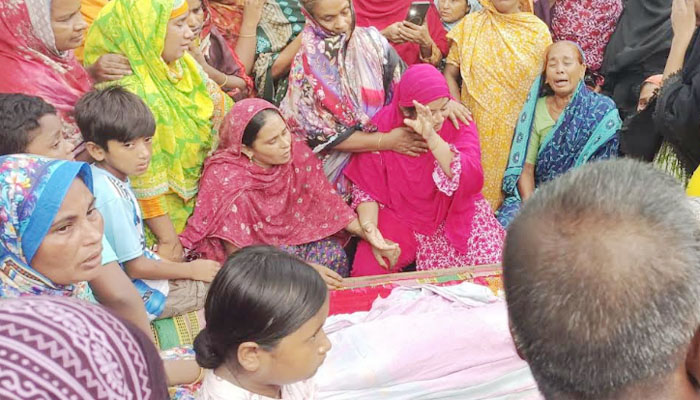 চুয়াডাঙ্গায় বিদ্যুৎস্পৃষ্ট হয়ে ২ বছরের শিশুর মৃত্যু চুয়াডাঙ্গায় বিদ্যুৎস্পৃষ্ট হয়ে ২ বছরের শিশুর মৃত্যু
