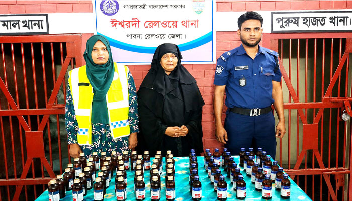 ঈশ্বরদীতে ৭৬ বোতল কোডিন সিরাপসহ নারী আটক ঈশ্বরদীতে ৭৬ বোতল কোডিন সিরাপসহ নারী আটক
