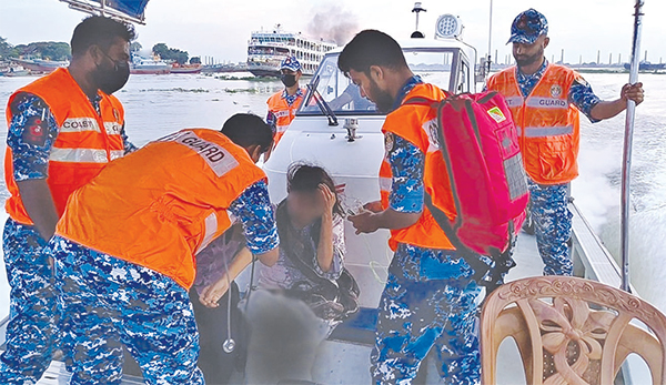 যাত্রীবাহী লঞ্চে অসুস্থ এক মহিলাকে চিকিৎসা সহায়তা কোস্ট গার্ডের যাত্রীবাহী লঞ্চে অসুস্থ এক মহিলাকে চিকিৎসা সহায়তা কোস্ট গার্ডের