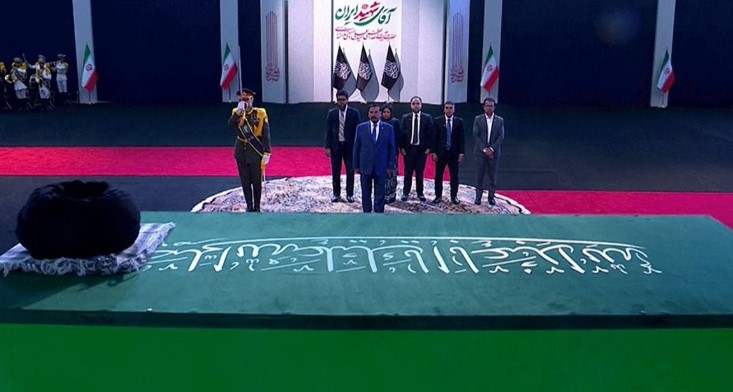 খামেনিকে শেষ শ্রদ্ধা জানিয়েছেন স্পিকার হাফিজ উদ্দিন খামেনিকে শেষ শ্রদ্ধা জানিয়েছেন স্পিকার হাফিজ উদ্দিন