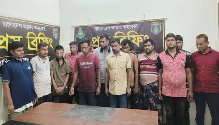 রংপুরে জুয়া খেলার আসর থেকে ১৩ জুয়াড়ি গ্রেফতার রংপুরে জুয়া খেলার আসর থেকে ১৩ জুয়াড়ি গ্রেফতার