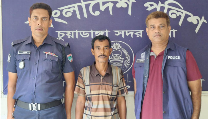 চুয়াডাঙ্গায় গাঁজাসহ আটক, সামারি ট্রায়ালে ৬ মাসের কারাদণ্ড চুয়াডাঙ্গায় গাঁজাসহ আটক, সামারি ট্রায়ালে ৬ মাসের কারাদণ্ড