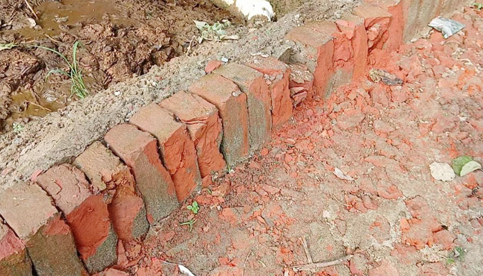 ঠাকুরগাঁও পৌরসভার সড়ক নির্মাণকাজে হরিলুটের অভিযোগ! ঠাকুরগাঁও পৌরসভার সড়ক নির্মাণকাজে হরিলুটের অভিযোগ!