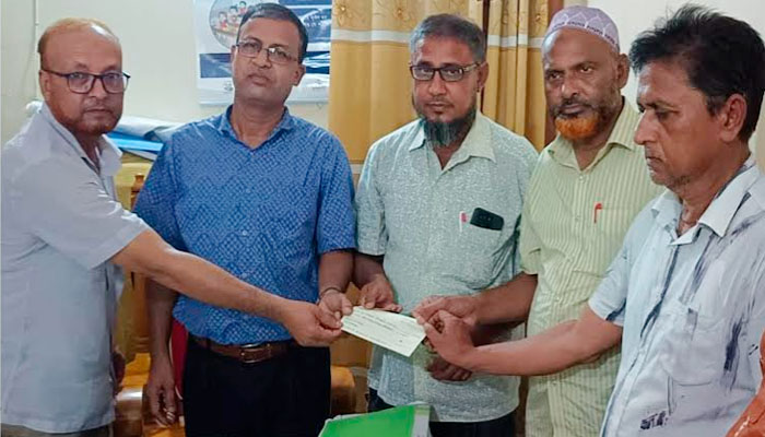 ভোটকেন্দ্র মেরামতের বরাদ্দ অর্থ ৪ মাস পর সরকারি কোষাগারে জমা ভোটকেন্দ্র মেরামতের বরাদ্দ অর্থ ৪ মাস পর সরকারি কোষাগারে জমা
