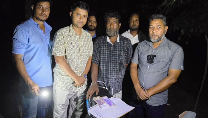 ভুরুঙ্গামারী সীমান্তে ৭৫ হাজার টাকার জাল নোটসহ আটক ১ ভুরুঙ্গামারী সীমান্তে ৭৫ হাজার টাকার জাল নোটসহ আটক ১