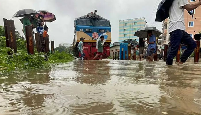 ‘পানি না কমা পর্যন্ত চট্টগ্রাম-কক্সবাজার রুটে ট্রেন চলাচল বন্ধ’ ‘পানি না কমা পর্যন্ত চট্টগ্রাম-কক্সবাজার রুটে ট্রেন চলাচল বন্ধ’