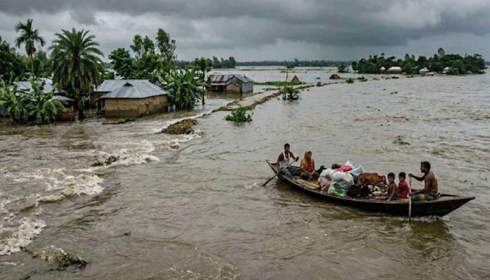 ভারী বৃষ্টিতে ১৮ জেলায় বন্যা নিয়ে সতর্কতা জারি ভারী বৃষ্টিতে ১৮ জেলায় বন্যা নিয়ে সতর্কতা জারি