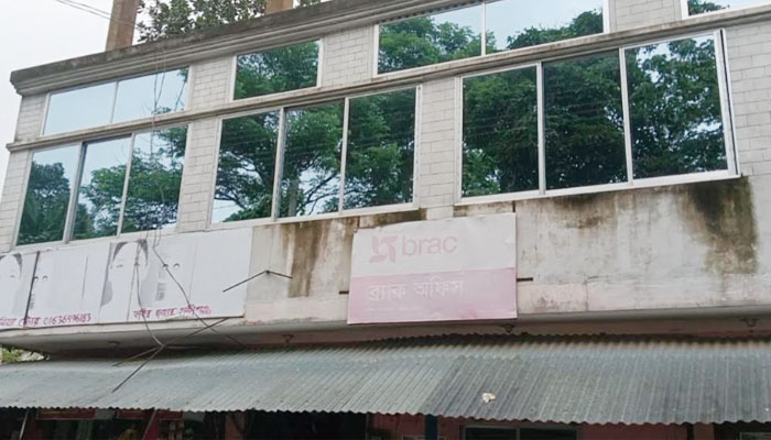 হাজীগঞ্জে পৈত্রিক সম্পত্তি নিয়ে বিরোধ, থানায় অভিযোগ হাজীগঞ্জে পৈত্রিক সম্পত্তি নিয়ে বিরোধ, থানায় অভিযোগ
