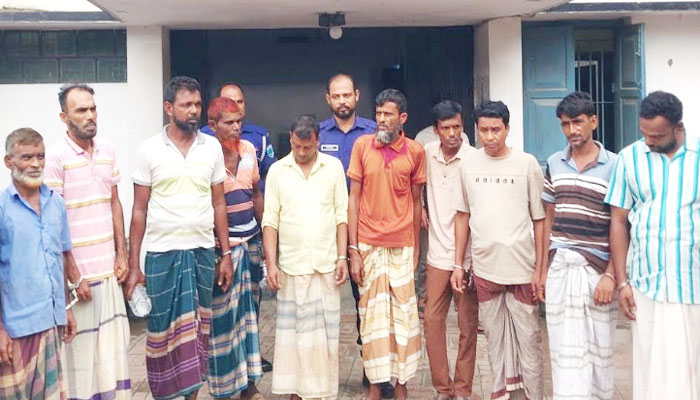 সিরাজগঞ্জে জুয়ার আসর থেকে ১০ জুয়াড়ি গ্রেপ্তার সিরাজগঞ্জে জুয়ার আসর থেকে ১০ জুয়াড়ি গ্রেপ্তার