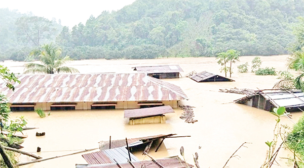 বন্যা পরিস্থিতি তীব্র আকার ধারণ করেছে বন্যা পরিস্থিতি তীব্র আকার ধারণ করেছে