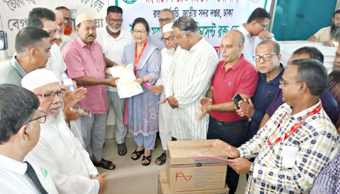 দিনাজপুর রেড ক্রিসেন্ট রক্তকেন্দ্রে সাড়ে ৪ কোটি টাকার যন্ত্রপাতি প্রদান দিনাজপুর রেড ক্রিসেন্ট রক্তকেন্দ্রে সাড়ে ৪ কোটি টাকার যন্ত্রপাতি প্রদান