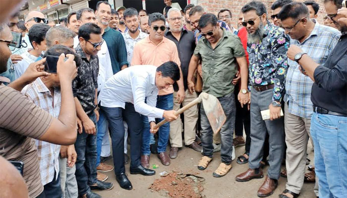 রংপুরে জাহাজ কোম্পানী মোড়-সাতমাথা সড়কের সংস্কার কাজ শুরু রংপুরে জাহাজ কোম্পানী মোড়-সাতমাথা সড়কের সংস্কার কাজ শুরু
