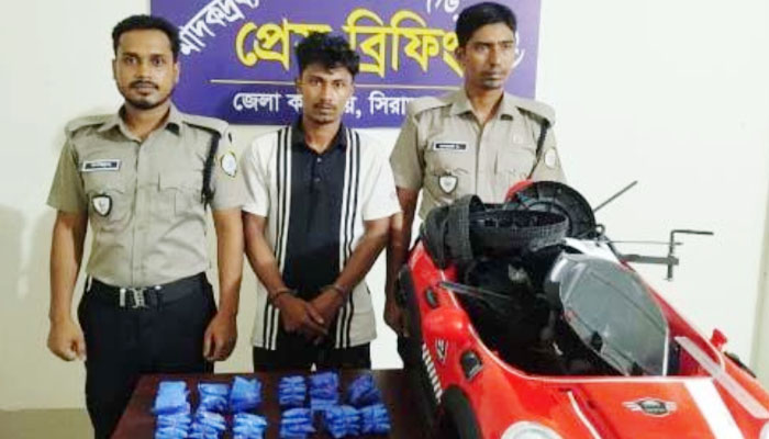 সিরাজগঞ্জে ১২ হাজার ইয়াবাসহ মাদক ব্যবসায়ী গ্রেফতার সিরাজগঞ্জে ১২ হাজার ইয়াবাসহ মাদক ব্যবসায়ী গ্রেফতার