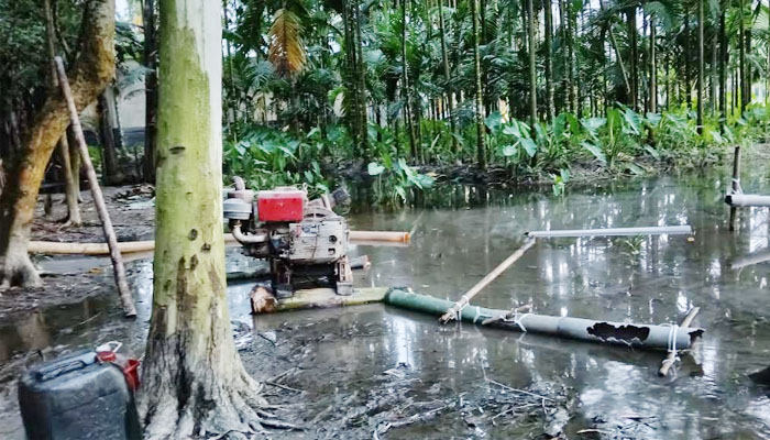 ড্রেজার দিয়ে বালু উত্তোলন, শ্যালো মেশিন জব্দ করে নিলামে বিক্রি ড্রেজার দিয়ে বালু উত্তোলন, শ্যালো মেশিন জব্দ করে নিলামে বিক্রি