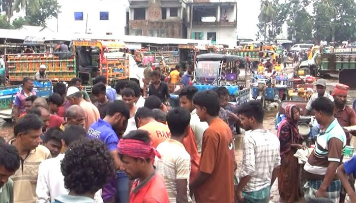 সিরাজগঞ্জে মৎস্য আড়তের দুর্গন্ধ ও যানজটে নাকাল এলাকাবাসী সিরাজগঞ্জে মৎস্য আড়তের দুর্গন্ধ ও যানজটে নাকাল এলাকাবাসী