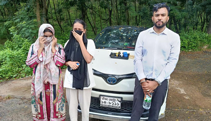 স্বরাষ্ট্র মন্ত্রণালয়ের স্টিকার লাগানো গাড়িতে ৬ হাজার ইয়াবা, আটক ৩ স্বরাষ্ট্র মন্ত্রণালয়ের স্টিকার লাগানো গাড়িতে ৬ হাজার ইয়াবা, আটক ৩