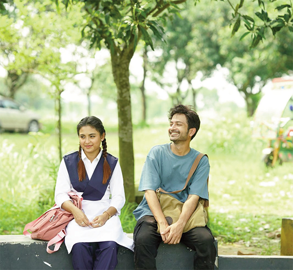ফুটবল মৌসুমে দর্শক টানছে ‘ভালোবাসার গল্প’ ফুটবল মৌসুমে দর্শক টানছে ‘ভালোবাসার গল্প’