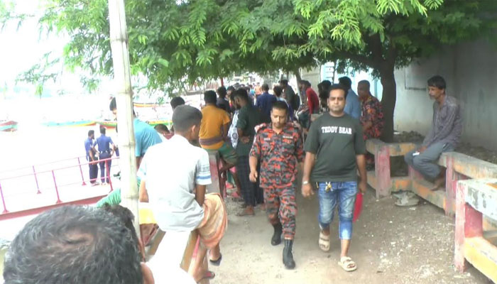 শীতলক্ষ্যা নদীতে স্পিডবোট থেকে পড়ে ফায়ার সার্ভিস সদস্য নিখোঁজ শীতলক্ষ্যা নদীতে স্পিডবোট থেকে পড়ে ফায়ার সার্ভিস সদস্য নিখোঁজ