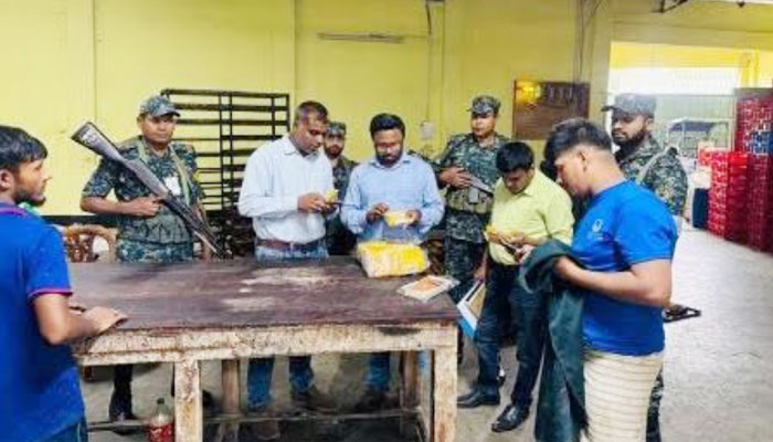 সিরাজগঞ্জে কারখানা মালিককে ২০ হাজার টাকা জরিমানা সিরাজগঞ্জে কারখানা মালিককে ২০ হাজার টাকা জরিমানা