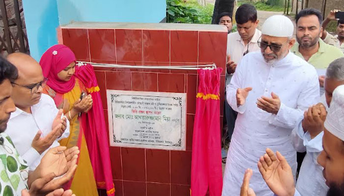 গ্রামীণ যোগাযোগ উন্নয়নে চিরিরবন্দরে নতুন সড়ক প্রকল্পের উদ্বোধন গ্রামীণ যোগাযোগ উন্নয়নে চিরিরবন্দরে নতুন সড়ক প্রকল্পের উদ্বোধন
