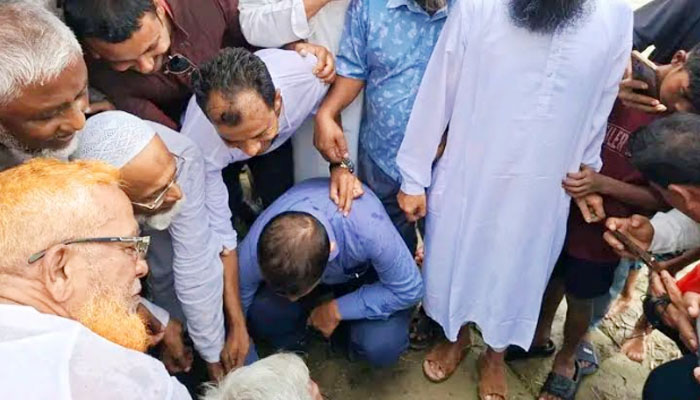 কালকিনিতে বৃক্ষরোপণ কর্মসূচিতে তালগাছ রোপণ করলেন এমপি খোকন কালকিনিতে বৃক্ষরোপণ কর্মসূচিতে তালগাছ রোপণ করলেন এমপি খোকন