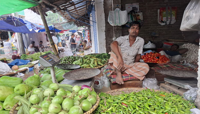 শাক-সবজির পর ঈশ্বরদীতে চোখ রাঙাচ্ছে পেঁয়াজ, বেড়েছে ২০ টাকা শাক-সবজির পর ঈশ্বরদীতে চোখ রাঙাচ্ছে পেঁয়াজ, বেড়েছে ২০ টাকা