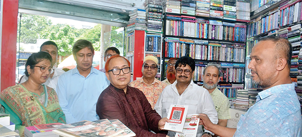 ‘বাংলা কিউআর’ ব্যবহারে জনসচেতনতা বৃদ্ধিতে রূপালী ব্যাংকের প্রচারণা ‘বাংলা কিউআর’ ব্যবহারে জনসচেতনতা বৃদ্ধিতে রূপালী ব্যাংকের প্রচারণা