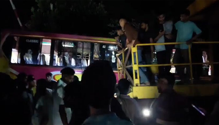 ট্রেনের কাপলিং ছিঁড়ে বিপর্যয়, রাজবাড়ীতে প্রাণ গেল দুই যাত্রীর ট্রেনের কাপলিং ছিঁড়ে বিপর্যয়, রাজবাড়ীতে প্রাণ গেল দুই যাত্রীর