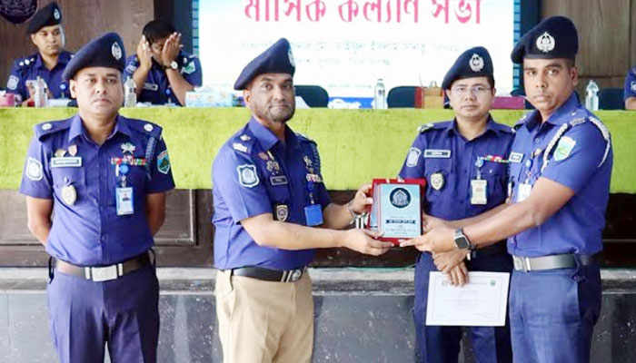 সিরাজগঞ্জে বেস্ট অ্যাডিশনাল এসপি সাইফুল ইসলাম খান সিরাজগঞ্জে বেস্ট অ্যাডিশনাল এসপি সাইফুল ইসলাম খান