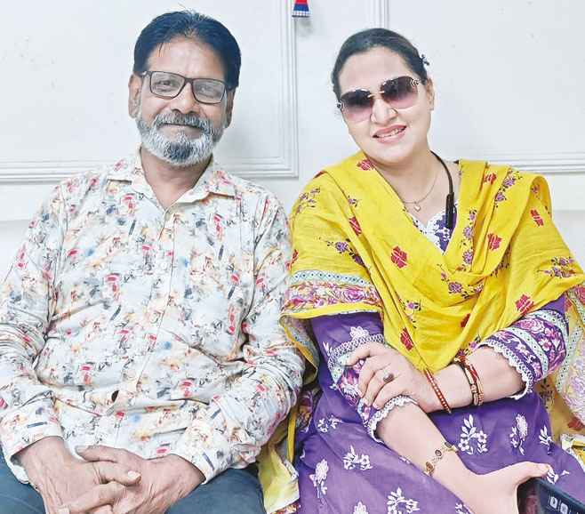 অসুস্থ অভিনেতা রতনের চিকিৎসার দায়িত্ব নিলেন মুক্তি অসুস্থ অভিনেতা রতনের চিকিৎসার দায়িত্ব নিলেন মুক্তি