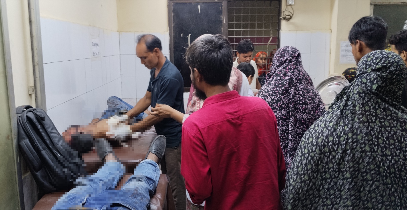 টাঙ্গাইলে বাস-ট্রাক মুখোমুখি সংঘর্ষ, নিহত ৪ টাঙ্গাইলে বাস-ট্রাক মুখোমুখি সংঘর্ষ, নিহত ৪