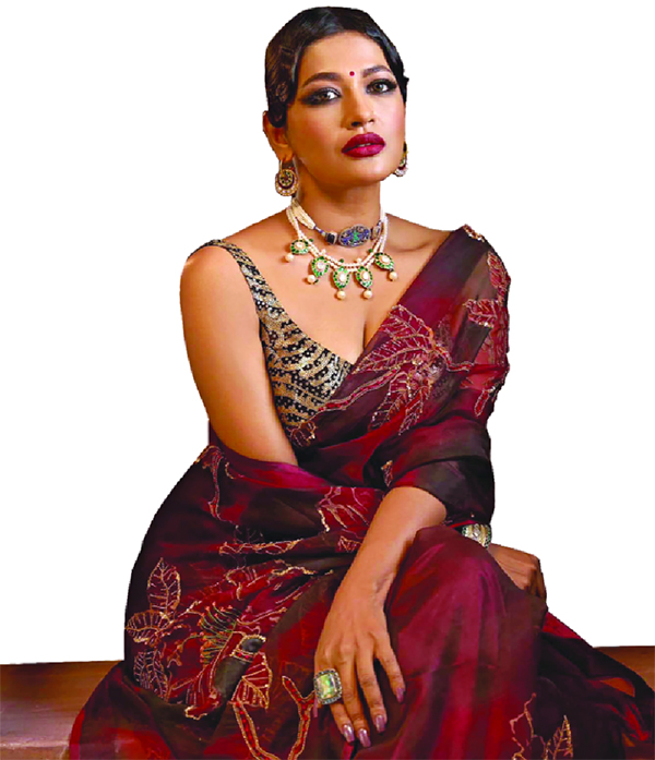 ম্যাডাম, আপনিই আমাদের সিনেমার হিরো ম্যাডাম, আপনিই আমাদের সিনেমার হিরো
