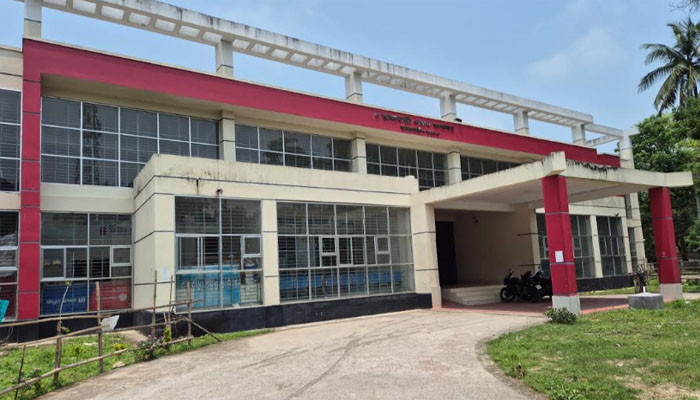রাজবাড়ীতে পোস্টমাস্টারসহ ১৩ জনকে আদালতে হাজিরের নির্দেশ রাজবাড়ীতে পোস্টমাস্টারসহ ১৩ জনকে আদালতে হাজিরের নির্দেশ