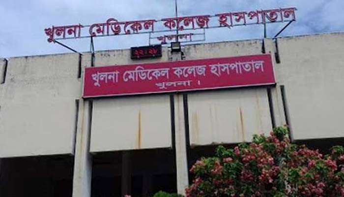 খুলনায় ট্রাকচাপায় প্রাণ গেলো একই পরিবারের ৩ জনের খুলনায় ট্রাকচাপায় প্রাণ গেলো একই পরিবারের ৩ জনের