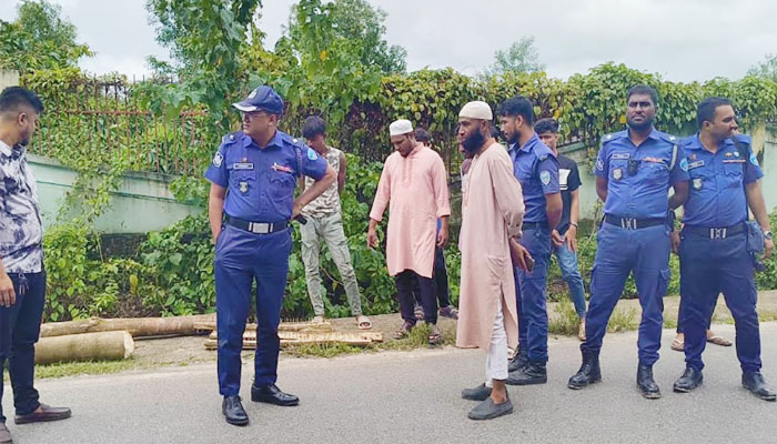 টেকনাফ সড়কে বাসে ডাকাতি, বিকাশের ৬০ লাখ টাকা লুট, গুলিবিদ্ধ ১ টেকনাফ সড়কে বাসে ডাকাতি, বিকাশের ৬০ লাখ টাকা লুট, গুলিবিদ্ধ ১