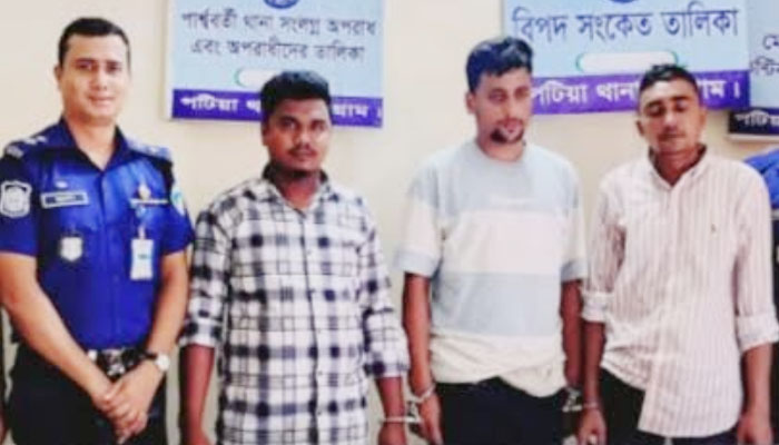চোরাই অটোরিকশা কেনাবেচার সময় হাতেনাতে গ্রেপ্তার ৩ চোরাই অটোরিকশা কেনাবেচার সময় হাতেনাতে গ্রেপ্তার ৩